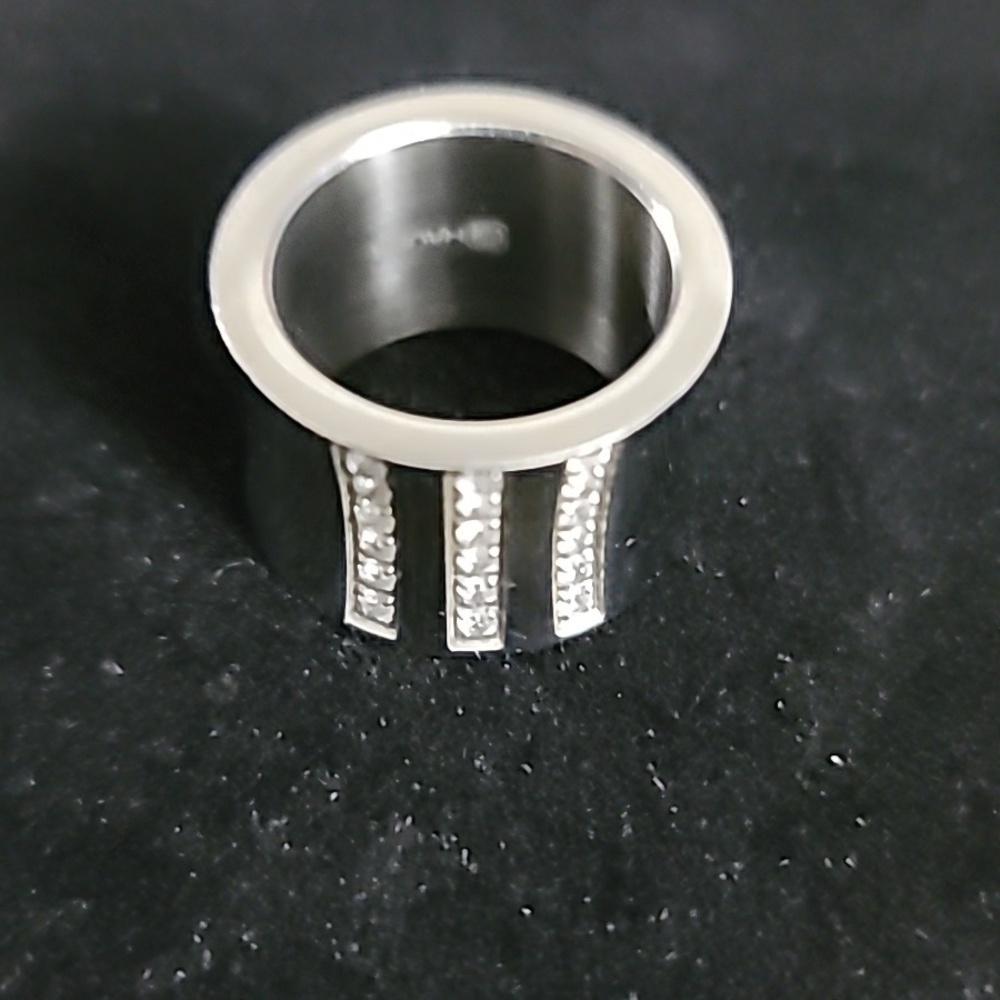 Large Ring Size 8‎ - Picture 3 of 7